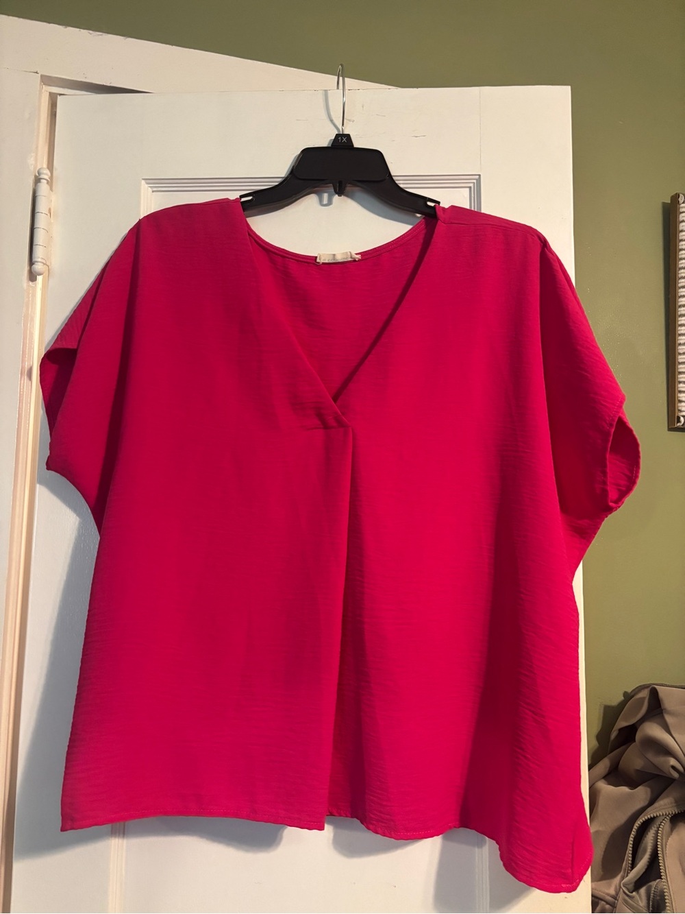 eesome Bright Fuchsia V-Neck Short Sleeve Blouse